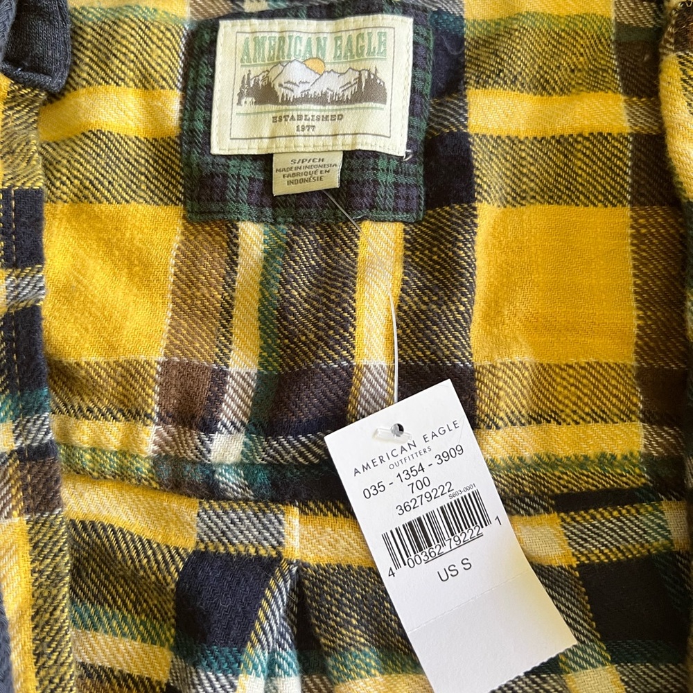 American Eagle cropped hooded flannel. Size S NWT